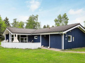 Stylish Holiday Home in V ggerl se with Swimming Pool, Bogø By
